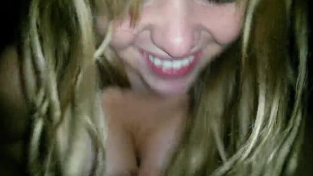 Секс между сисек в машине, домашнее русское порно с диалогами, большие сиськи, блондинка, украинка, минет, titfuck, big boobs