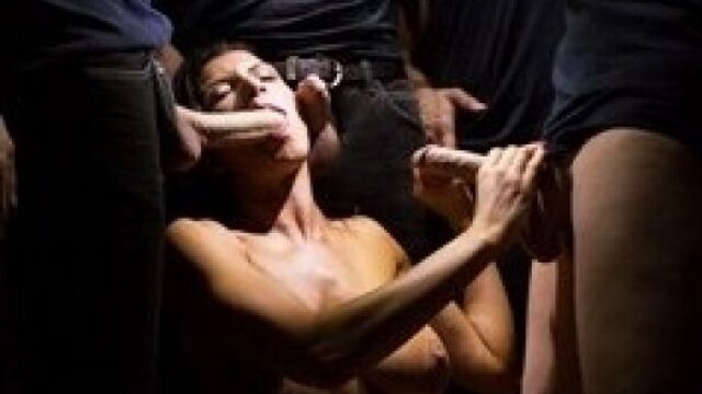 Грабители трахают толпой хозяйку дома Romi Rain, секс, групповое порно БДСМ, трах, минет, изнасилование [FULL HD 1080 Sex porno]